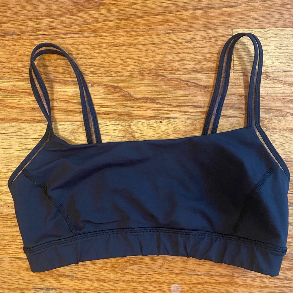 Black size 6 lulu sports bra CLOSET CLEAROUT. MUST BUY BY MIDNIGHT 8/29!!